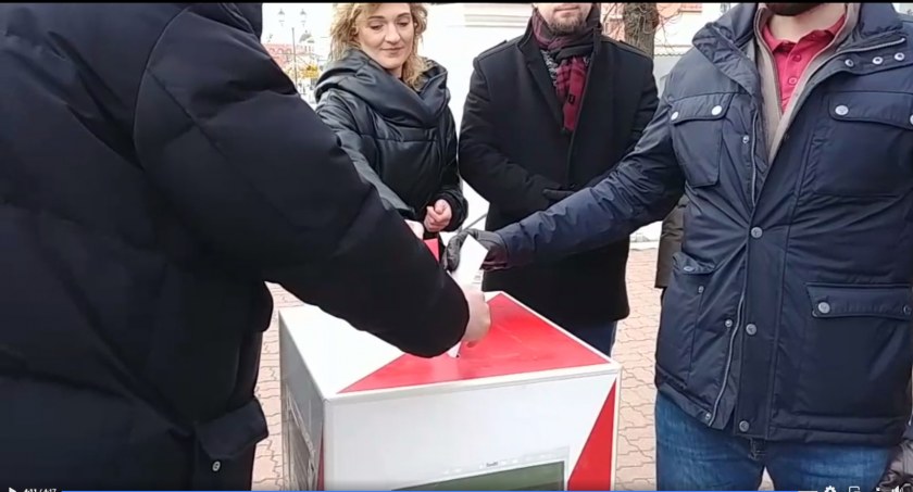 Każdy może podziękować mundurowym i wrzucić do urny świąteczne życzenia. Bo oni będą tam sami [KOMENTARZ]