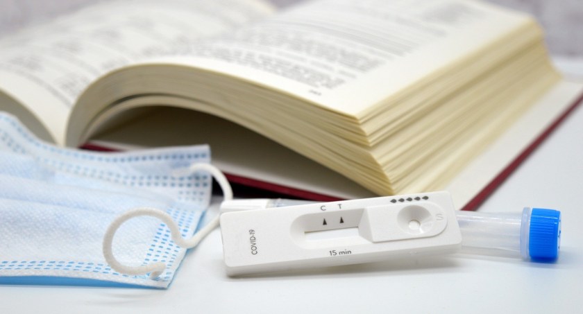 Piąta fala uderza coraz silniej. Już prawie 33 tysiące zakażeń