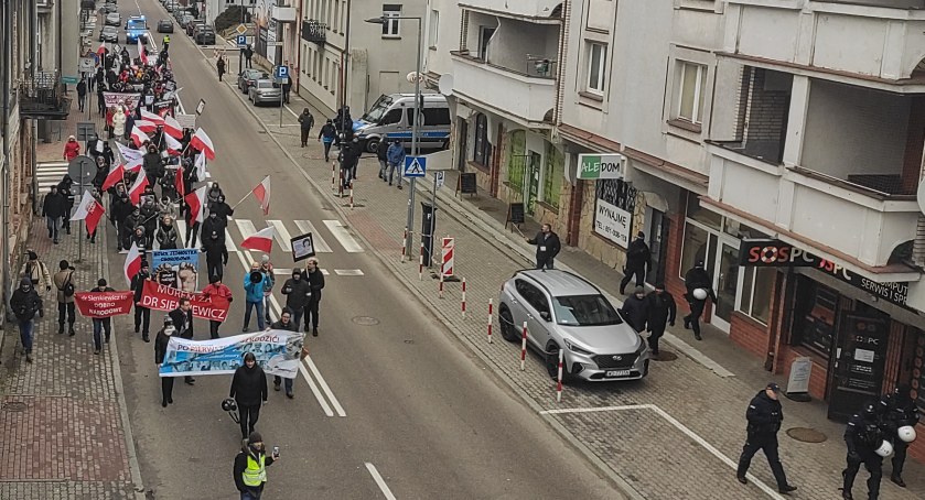 Antyrządowa demonstracja. Przeciwko segregacji, obostrzeniom, szczepieniom