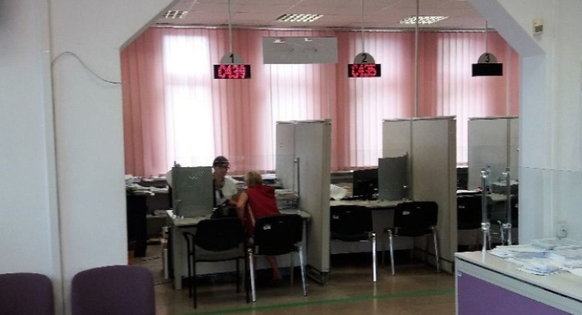 ZUS uruchamia infolinię dla Ukraińców. Do placówek wysyła tłumaczy