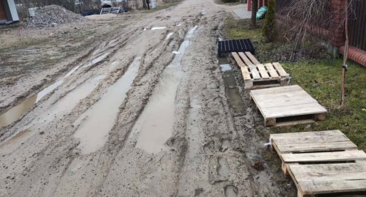 Ulica Funkcyjna po ulewach nadal będzie bajorem. Urzędnicy rozkładają ręce