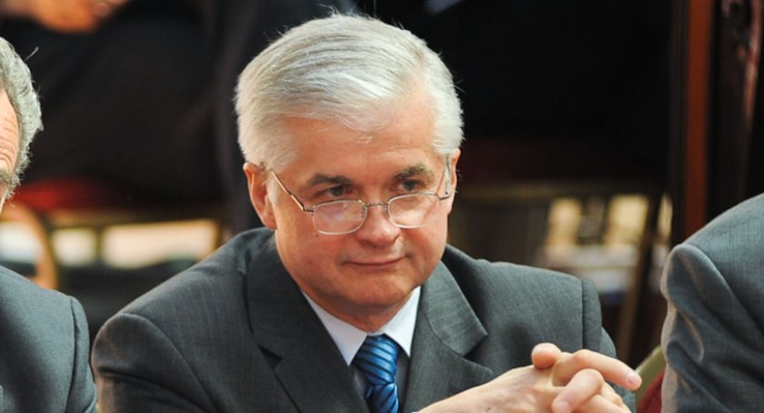 Włodzimierz Cimoszewicz już bez immunitetu. Będzie odpowiadał na zarzuty prokuratorskie w związku ze spowodowanym przez niego wypadkiem