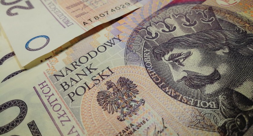 Emeryci otrzymują już trzynastki. Ponad 1200 zł na rękę