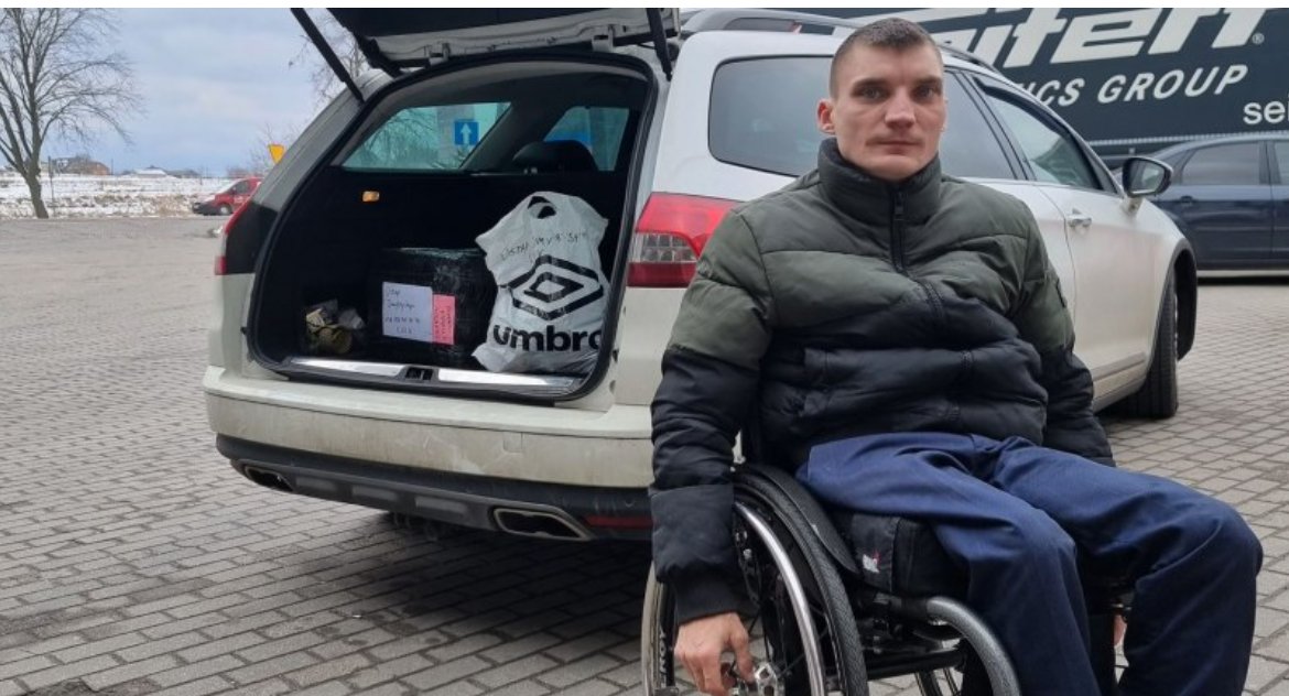 Jeździł po ludzi do Lwowa, na granicę zawiózł jedzenie. Pomaga uchodźcom z niepełnosprawnościami