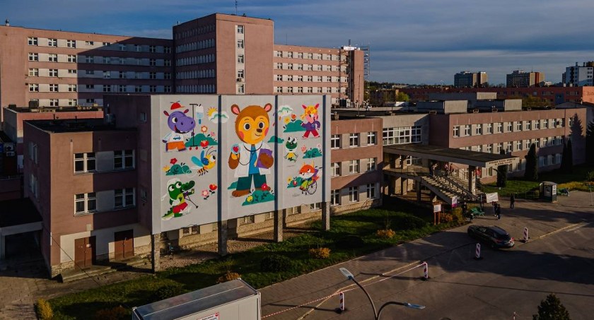 Leczenie dzieci i muzykę techno połączył mural