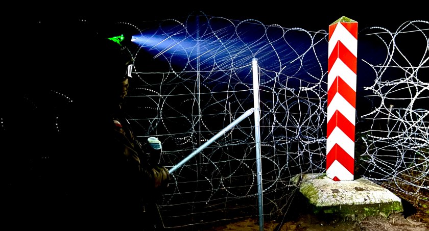 Coraz więcej nielegalnych migrantów pojawia się pod granicą polsko – białoruską. Straż Graniczna zatrzymuje również przemytników