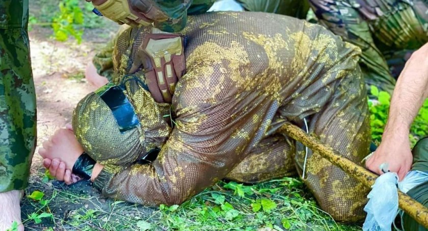 Pijani i będący pod wpływem narkotyków rosyjscy żołnierze strzelają do siebie nawzajem