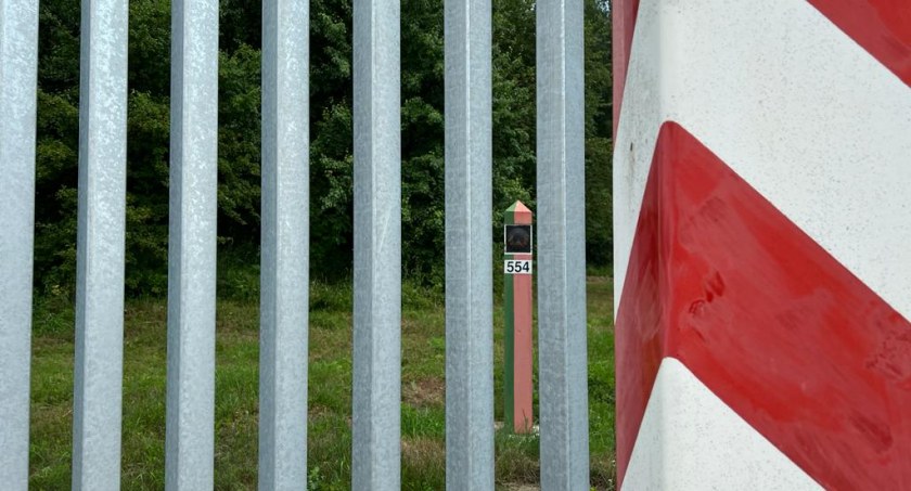 Nielegalni migranci z Białorusi usiłują dostać się do Polski tylko w miejscach, gdzie nie ma pełnego zabezpieczenia 