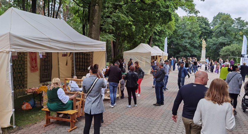 W Białymstoku wielkie tkackie świętowanie czyli piknik tkacki i wystawa tkanin