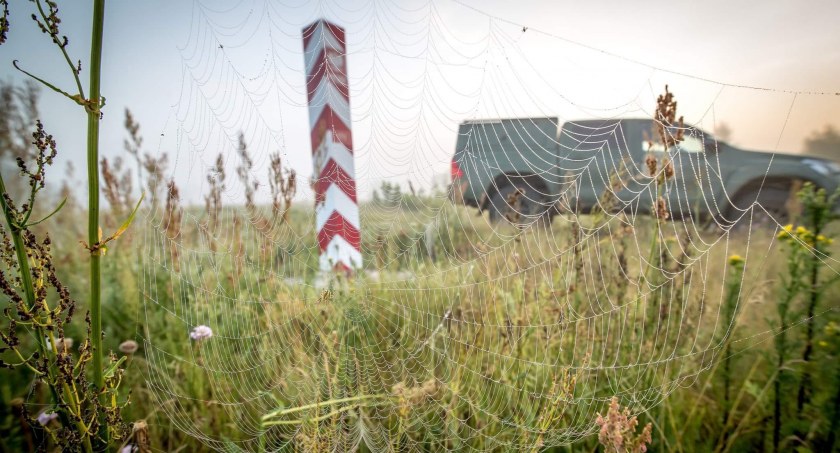 W przeciwieństwie do uchodźców z Ukrainy cudzoziemcy z Białorusi wciąż nie potrafią znaleźć przejść granicznych