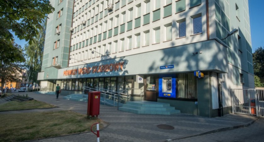 Miliony ludzi do urzędów skarbowych umawiają się przez internet by nie stać w kolejkach