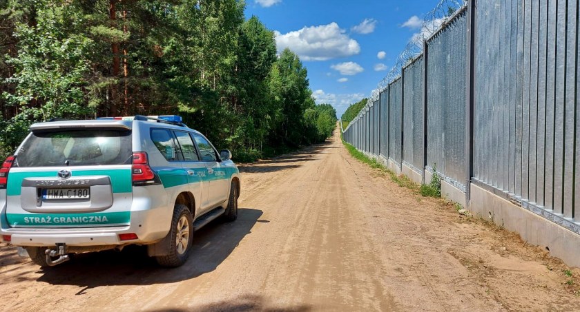 Przez weekend blisko setka nielegalnych migrantów usiłowana się wedrzeć do Polski