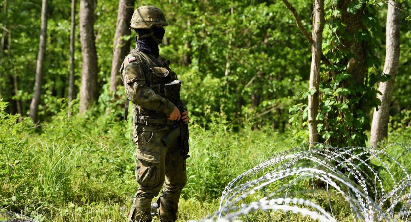 Znów przez rzekę Leśna Prawa do Polski usiłowali się przedostać nielegalni migranci z terytorium Białorusi