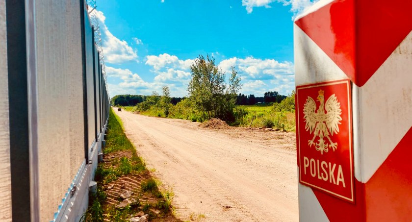 Spośród 35 cudzoziemców próbujących nielegalnie dostać się do Polski 16 chciało przebrnąć przez rzekę Leśna Prawa