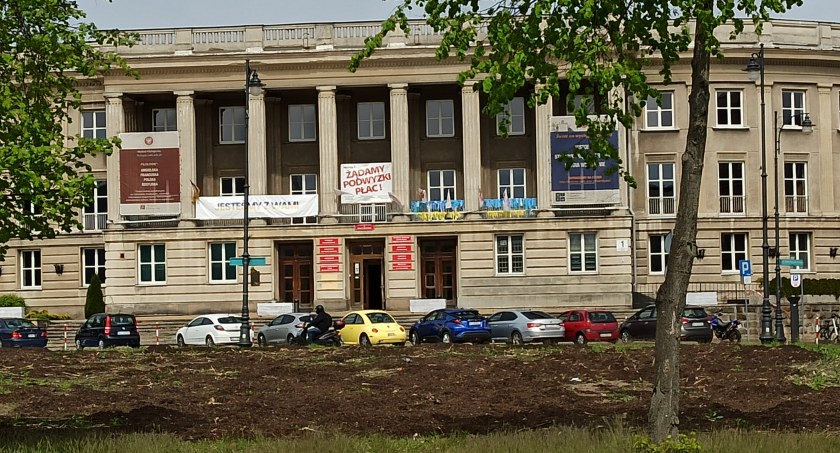 Dawny Dom Partii chce kupić Polski Klaster Budowlany