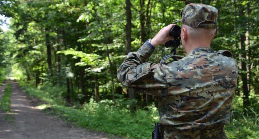 Ponad 50 nielegalnych migrantów w minioną niedzielę usiłowało przedostać się z Białorusi do Polski