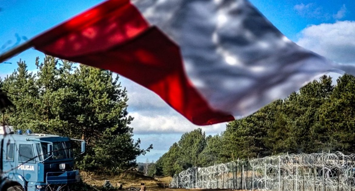 Irakijczyk zatrzymany w ubiegłym roku pod granicą polsko – białoruską nie został deportowany. Awanturował się w samolocie