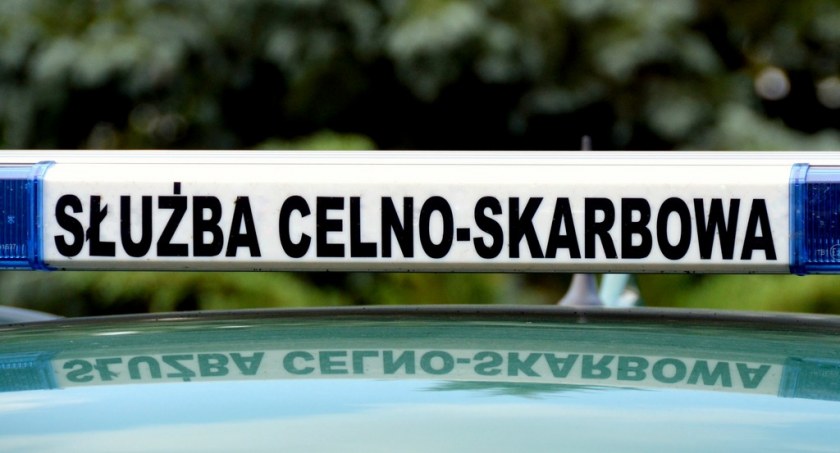 Kierowca z Uzbekistanu miał podrobione dokumenty - wpadł podczas kontroli