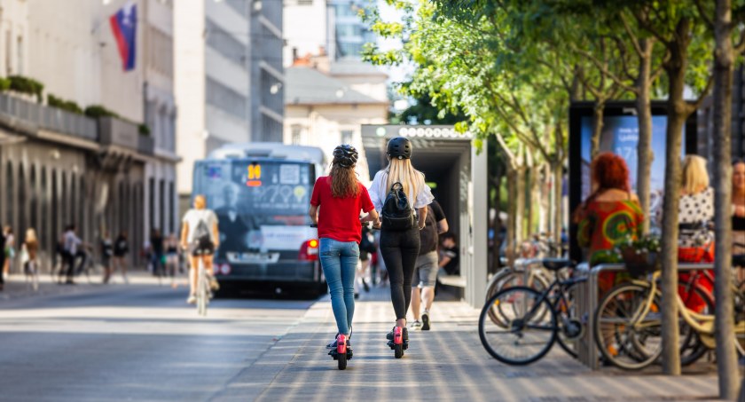 Piesi, rowerzyści i transport publiczny - priorytety miejskiej mobilności