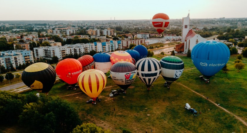 Fiesta Balonowa trwa w najlepsze. Patrzcie w niebo