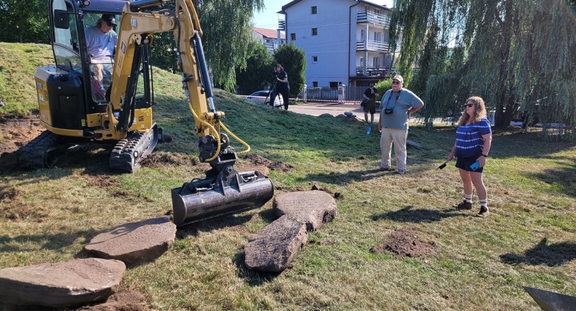 Sensacyjne odkrycie w Białymstoku? Mogą tu być setki żydowskich nagrobków i macew! [ZDJĘCIA]