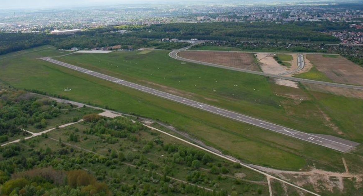 Decyzja środowiskowa w sprawie pasa startowego na Krywlanach nie została unieważniona. GDOŚ uznał, że nie ma znaczenia ile drzew się wytnie