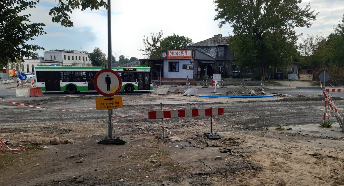 Przejście z ulicy Kolejowej na dworzec PKP tylko dla ludzi o mocnych kończynach… i nerwach