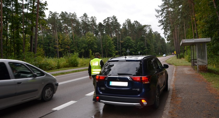 Kolejni kurierzy zatrzymani. W pięciu autach łącznie blisko 30 migrantów, nie obyło się bez pościgu