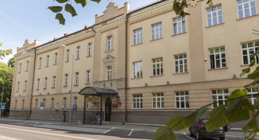 Biznes i nauka łączą siły. Znana firma dogadała się z uniwersytetem - będzie nowy kierunek dla prawników