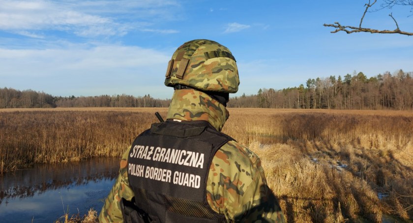 Pod granicą z Białorusią Straż Graniczna powstrzymała 41 cudzoziemców i zatrzymała 2 pomocników w nielegalnym przekraczaniu granicy