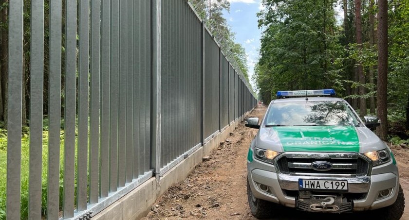 „Nielegalne przedostanie się do Polski jest obecnie niemożliwe”. Budowa zapory na granicy z Białorusią ukończona