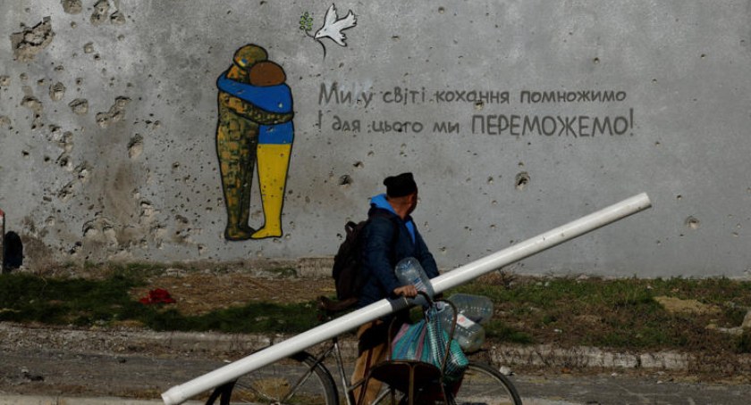 Ewakuacja ludności cywilnej z okupowanych terenów na Ukrainie może być utrudniona z powodu wprowadzenia przez Rosję stanu wojennego
