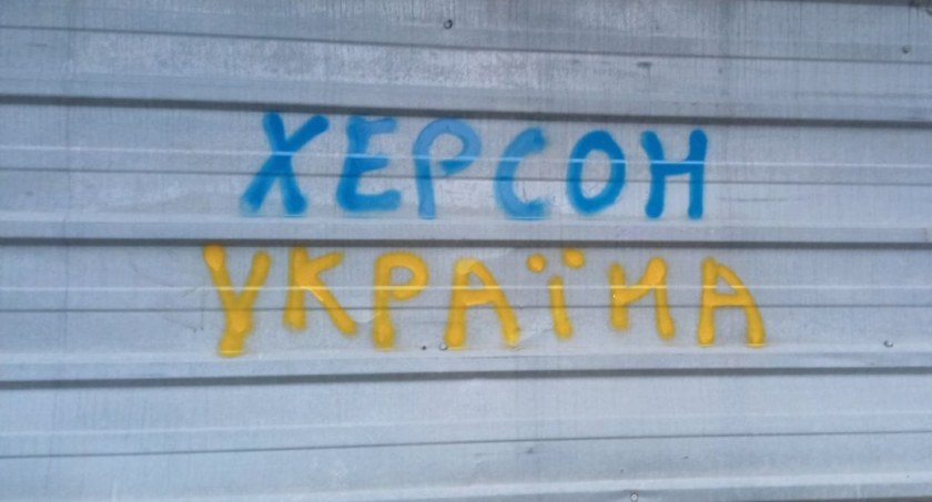 Rosyjscy okupanci wycofując się z Chersonia chcą zostawić mieszkańców bez żadnej łączności