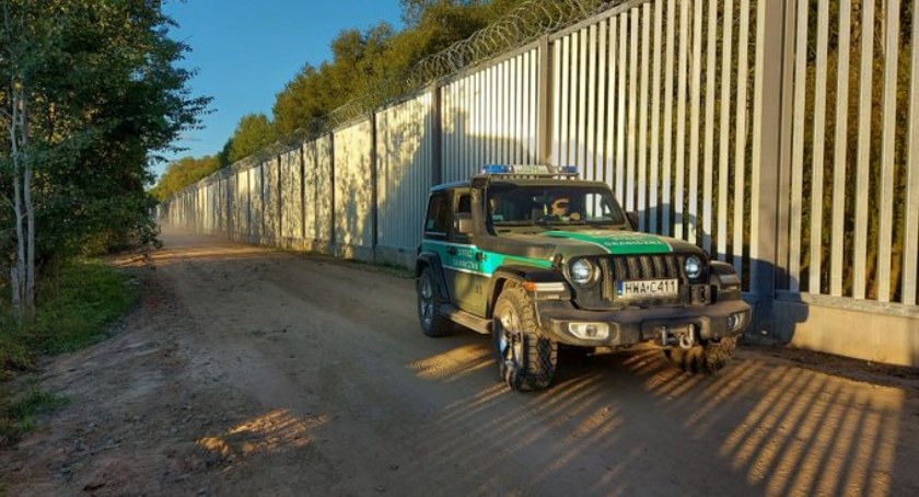Nawet z Madagaskaru przyjeżdżają pod polską granicę. Po przybyciu patroli szybko wracają do lasu