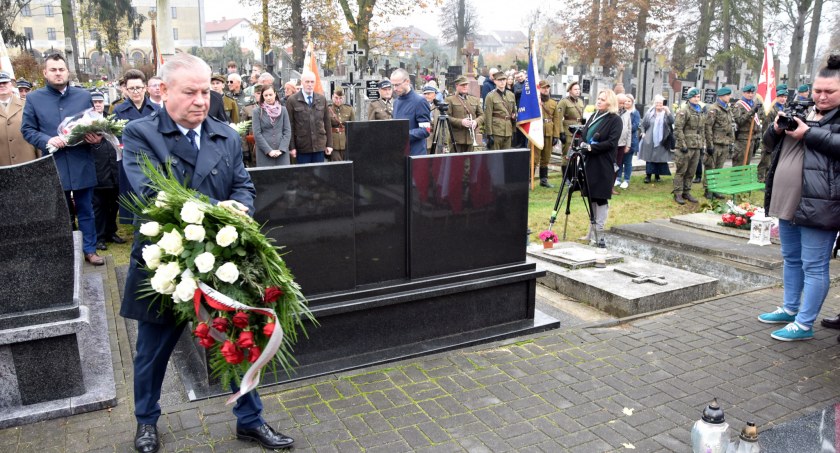 Biskup łomżyński Stanisław Kostka zginął w tajemniczych okolicznościach 74 lata temu