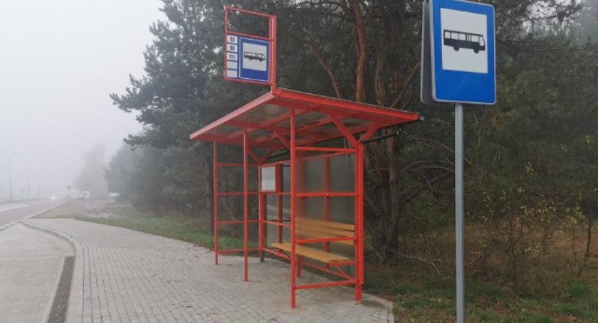 Wiaty przystankowe na ulicy 42 Pułku Piechoty. Ponad 4 lata zajęło władzom Białegostoku ich ustawienie