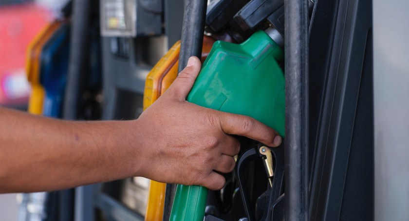 Eksperci wyjaśniają, dlaczego diesel taki drogi. Co dalej z cenami paliw?