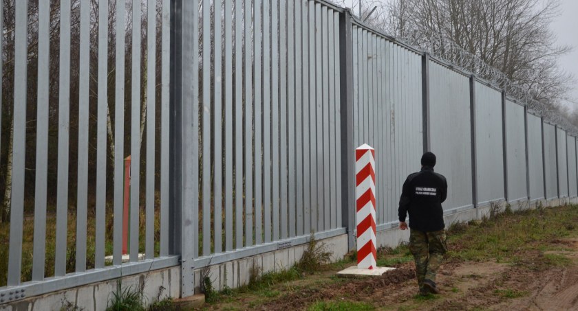 Ostatnie dni na granicy polsko – białoruskiej są spokojniejsze. Mniej cudzoziemców usiłuje się wedrzeć do Polski