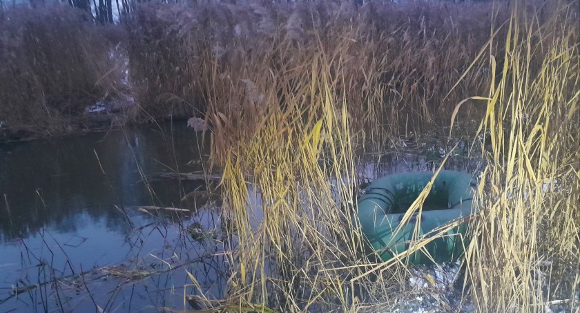 Przez rzekę Świsłocz pontonem do Polski przeprawiło się 20 cudzoziemców. Inni próbowali przekraczać granicę w miejscach, gdzie nie ma zapory