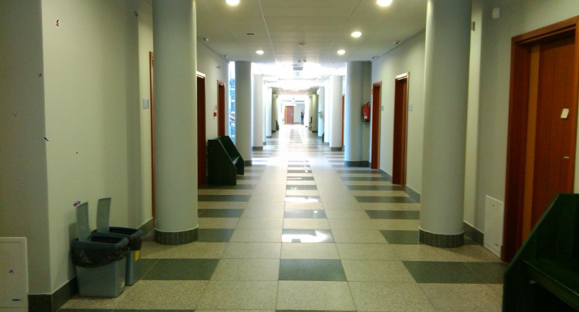 Białostoczanka nie będzie płaciła mandatu za wyjętą ze śmietnika żywność. Sąd stwierdził, że nie była to kradzież