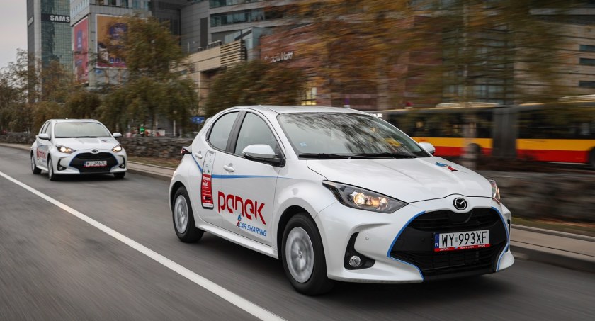 Największy kontrakt flotowy Mazdy w Polsce – 140 Mazd 2 Hybrid trafia do Panek CarSharing