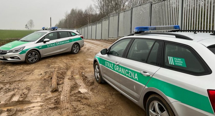 Kolejnym 55 cudzoziemcom z Białorusi nie udało się przedostać do Polski. Próbowali sforsować zaporę i rzekę Świsłocz