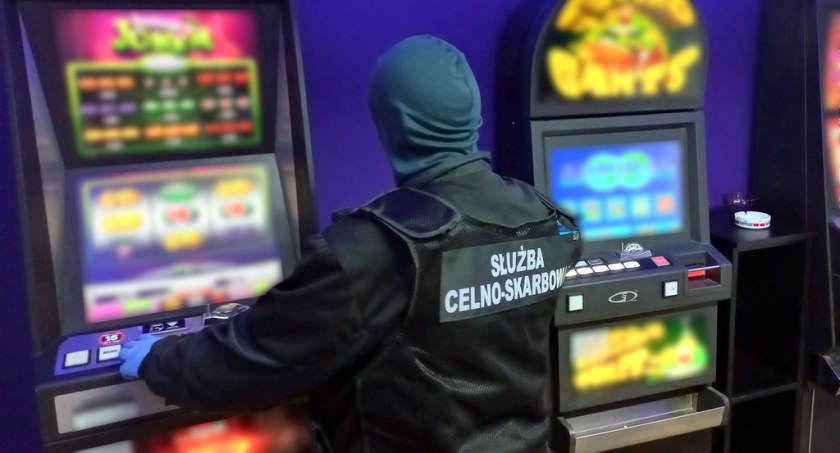 Nielegalne salony gier znikają z Łomży. Działały w centrum miasta