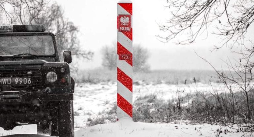 Mimo bardzo złych warunków pogodowych nielegalni migranci wciąż usiłują przedostać się z Białorusi do Polski