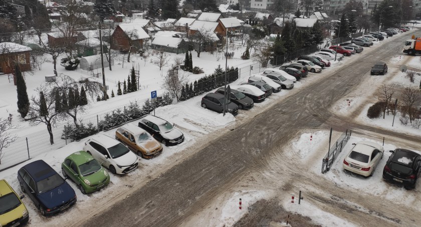 Dramatyczna sytuacja na drogach. Wiele autobusów nie kursuje, problem z zamówieniem taxi