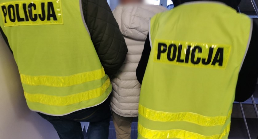 Łomżyńscy policjanci zatrzymali poszukiwanego za rozpijanie i wykorzystanie seksualne małoletniej