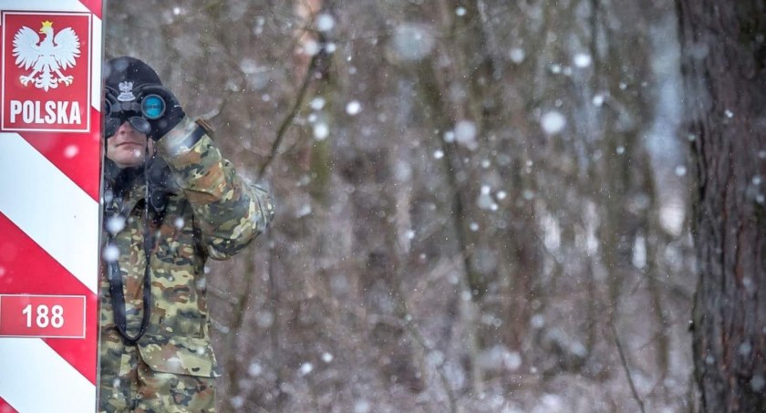 Pod granicą zatrzymanych zostało 3 przemytników ludzi i 44 nielegalnych migrantów