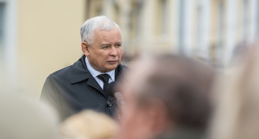 Jarosław Kaczyński wpłacił 50 tysięcy złotych na Siły Zbrojne Ukrainy. To w ramach zakończenia sporu z Radosławem Sikorskim