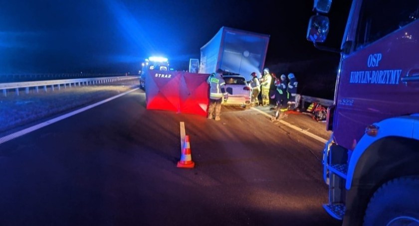Śledczy wykluczają pozawypadkowe przyczyny śmierci trójki mężczyzn, którzy zginęli w wypadku na krajowej ósemce