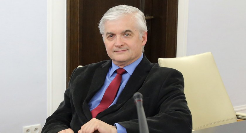 Po prawie 4 latach Włodzimierz Cimoszewicz w końcu usłyszał zarzut spowodowania wypadku i zbiegnięcia z miejsca zdarzenia